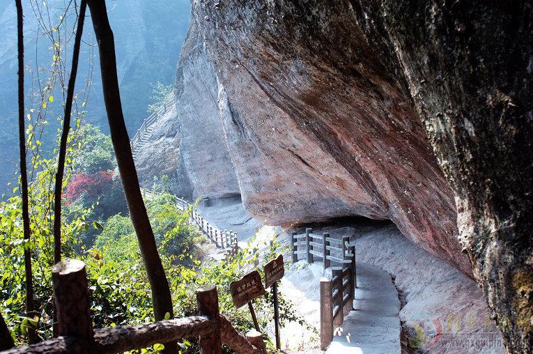 点击查看原图 走在险峻的山路上----八角寨之行。