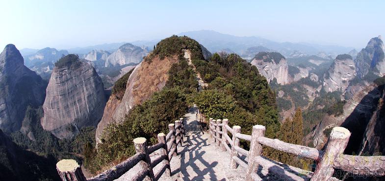 点击查看原图 走在险峻的山路上----八角寨之行。